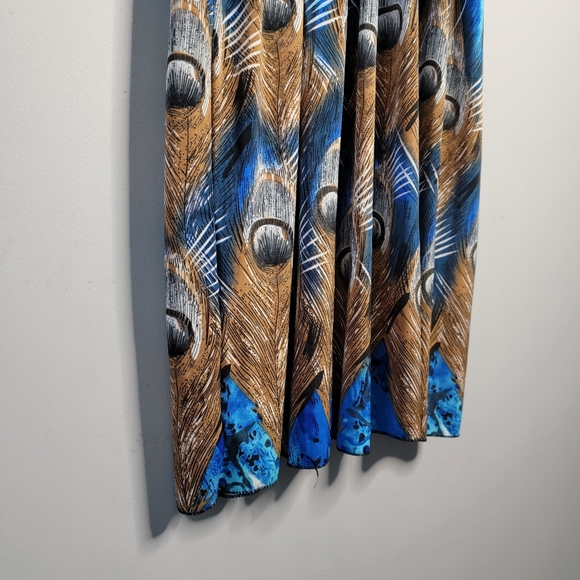 🤑BOGO!🤑 Blue flowy v neck peacock design midi dress - Picture 3 of 7